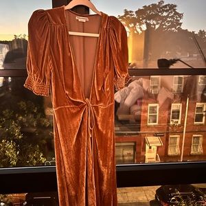 Gorgeous Reformation gold velvet dress. Size S.